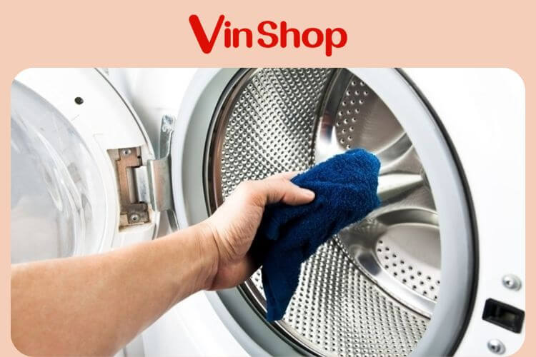 Vệ sinh lồng giặt là bước cần thiết để loại bỏ mùi hôi, ẩm mốc lâu ngày trong lồng giặt