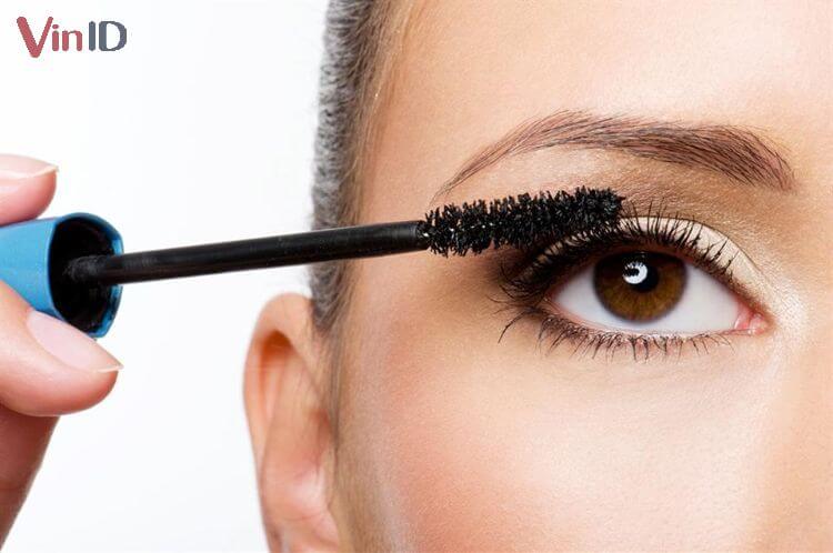 Phương pháp này giúp mascara không bị lem