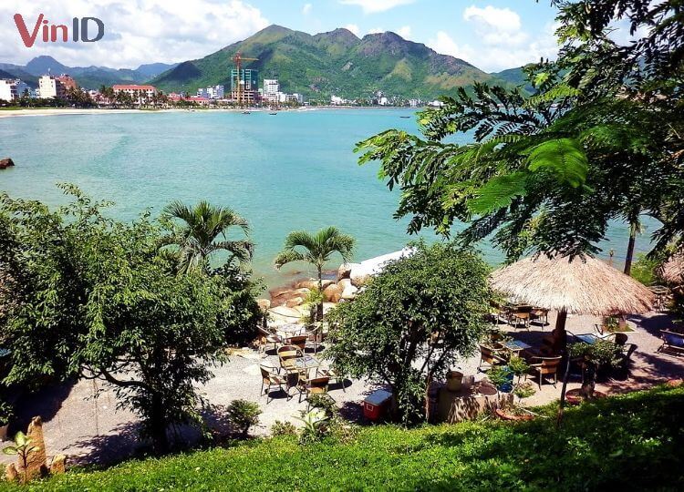 Thưởng thức các quán cafe, ngắm Hòn Chồng tại Nha Trang