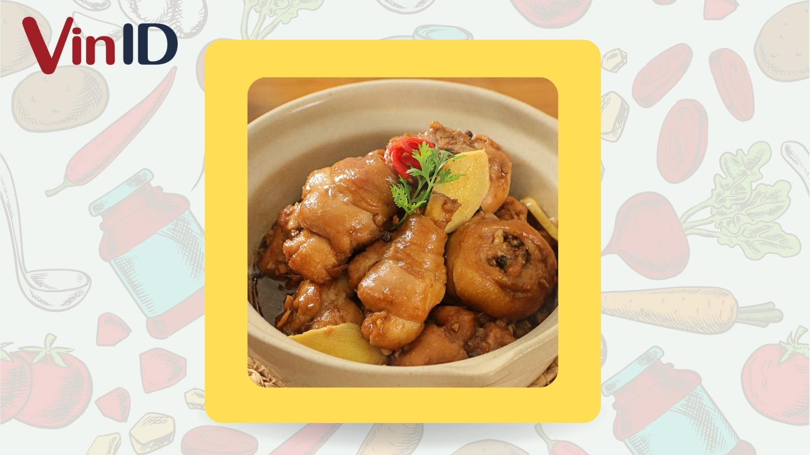 Gà kho VinID - Làm giàu vị quê Việt, món gà kho của VinID sẽ là sự lựa chọn hoàn hảo cho những bữa ăn gia đình hay những bữa tiệc tùng nhỏ. Với gia vị đậm đà, món ăn này sẽ thực sự là một trải nghiệm về hương vị đúng nghĩa.