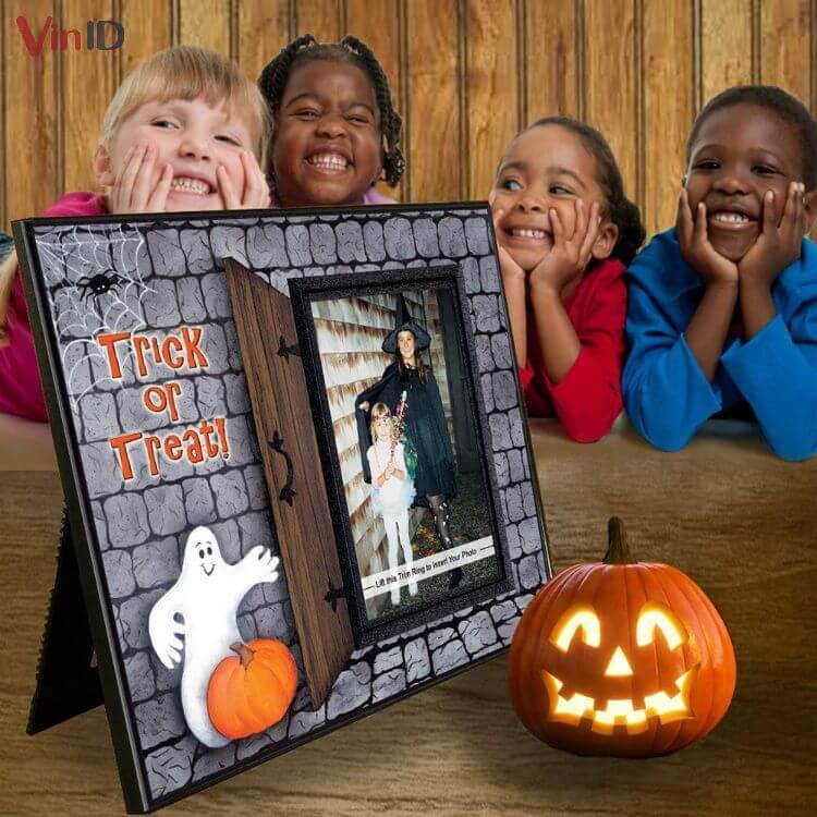 Trang trí Halloween với khung ảnh