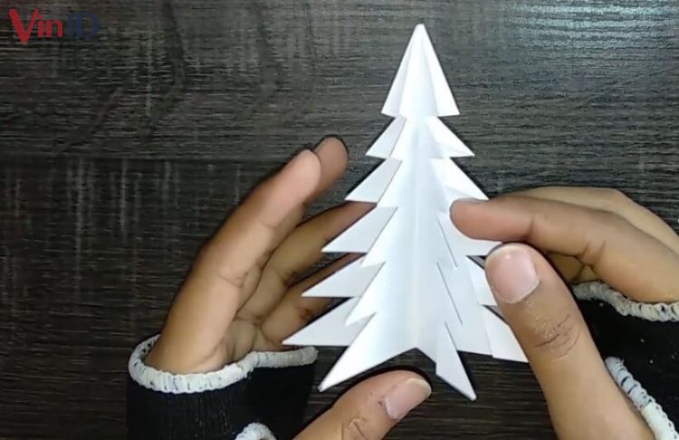 Vậy là bạn đã hoàn thành cây thông Noel bằng giấy cứng vô cùng đáng yêu rồi đấy