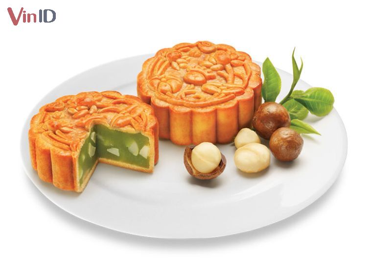 Bánh Trung Thu trà xanh quyện hạt Macadamia.