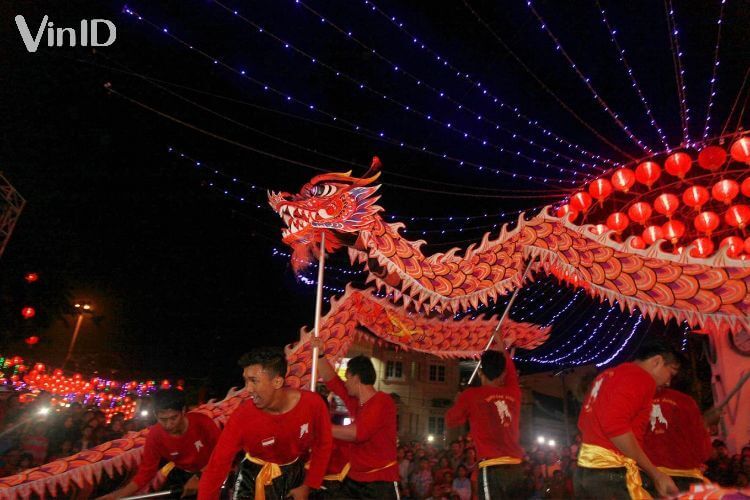 In Indonesia, there are also New Year's Eve fireworks and lion and dragon dances