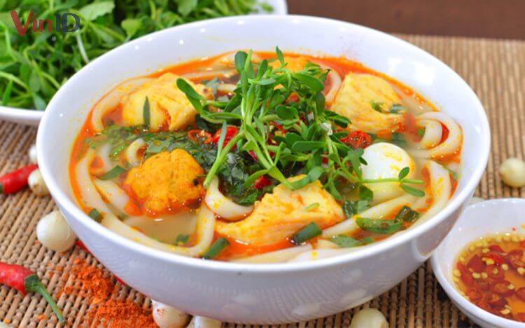 Bánh canh cá lóc kèm rau đắng