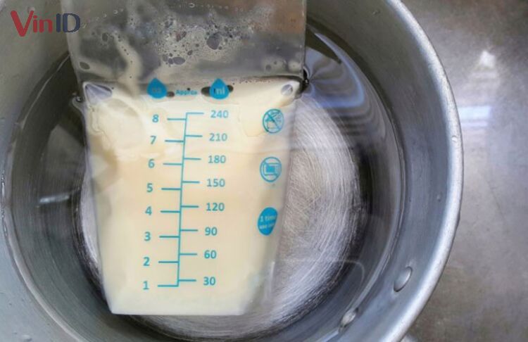 Cách rã đông sữa mẹ