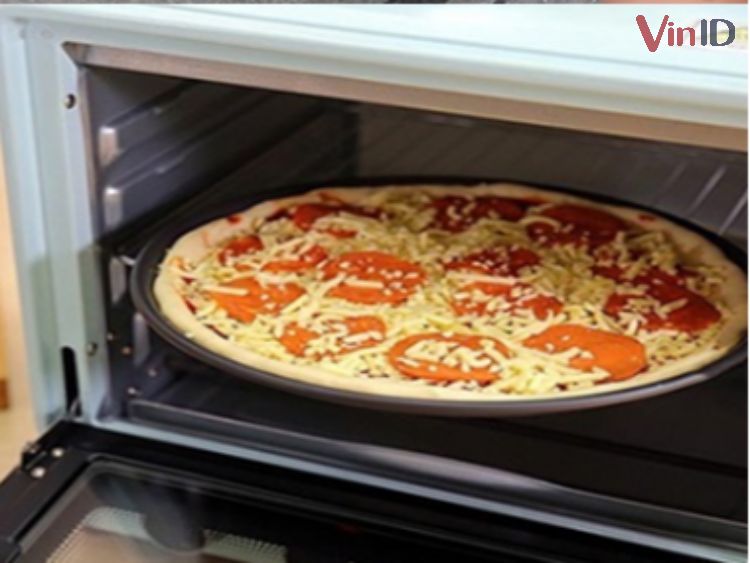 Nướng pizza bằng lò