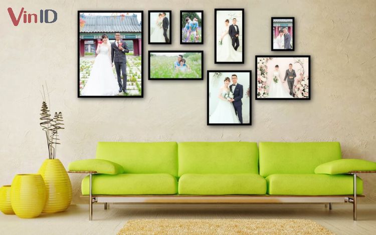 Trang trí tường phòng khách với khung ảnh gia đình
