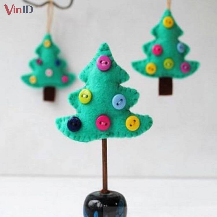 Thành phẩm cây thông noel handmade bằng vải nỉ 