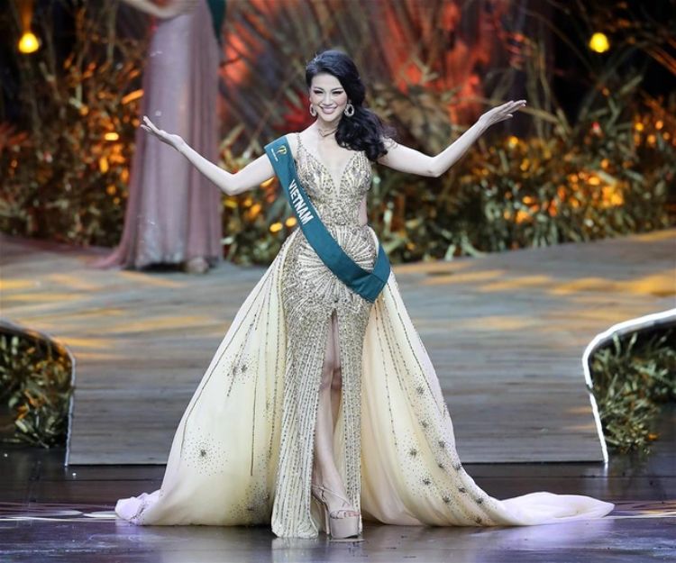 Phương Kha đăng quang Hoa hậu Trái đất 2018 