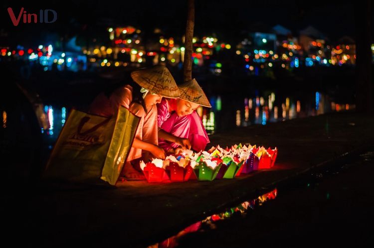 Thả đèn hoa đăng ở sông Hoài