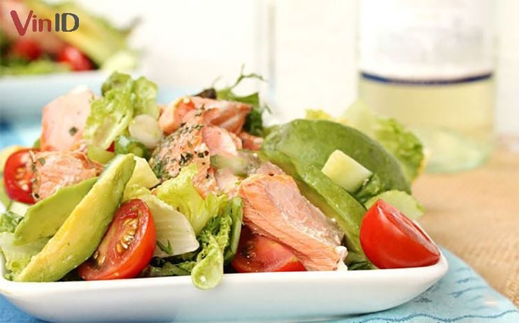Salad bơ cá hồi